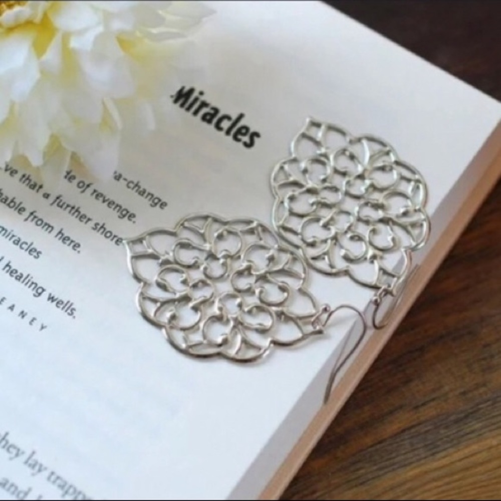 🎁 🎉🆕 NIP Filigree Boho earrings - Picture 4 of 5